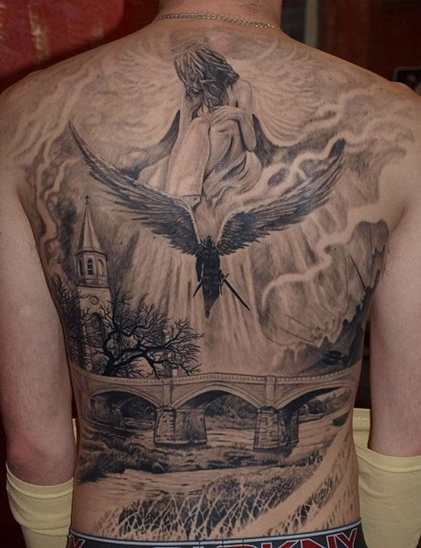 uimitor-full-back-tatuaj-75