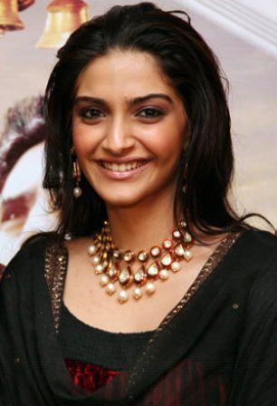10 Best Photos of Sonam Kapoor Without Makeup | Styles At Life