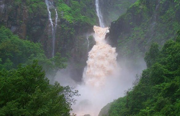Geriausia Waterfalls Near Mumbai-Kandhardoh Falls