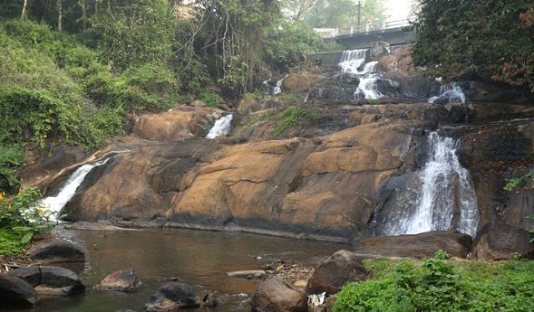 Famous Waterfalls in Kerala-Aruvikuzh Falls