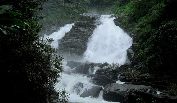 Famous Waterfalls in Kerala-Meenmutti Falls