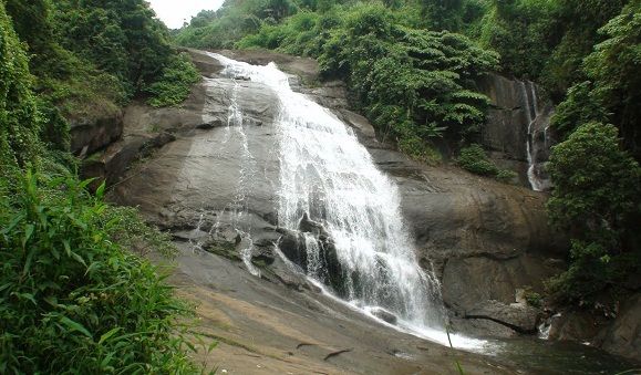 Famous Waterfalls in Kerala-Thusharagiri Falls