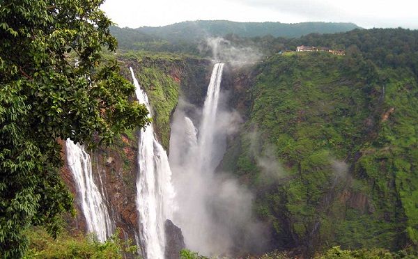 Famous Waterfalls in Kerala-Soochipara Falls