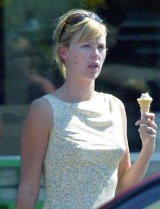 Charlize Theron without Makeup 9