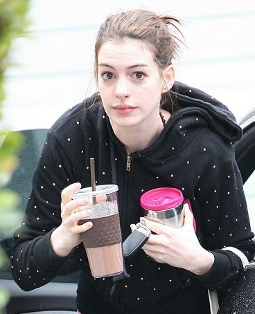 Anne Hathaway without makeup 4