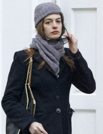 Anne Hathaway without makeup 7