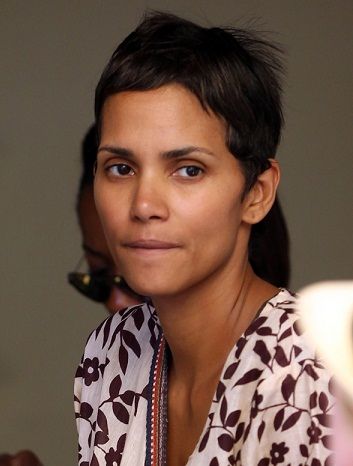 Halle Berry without makeup 1