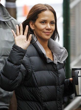 Halle Berry without makeup 10