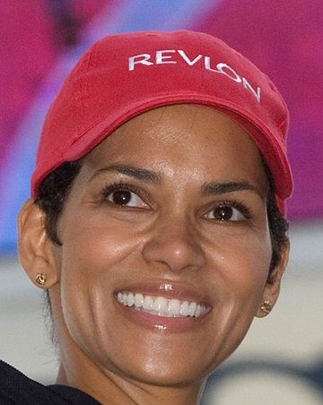 Halle Berry without makeup 4