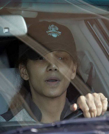 Halle Berry without makeup 7
