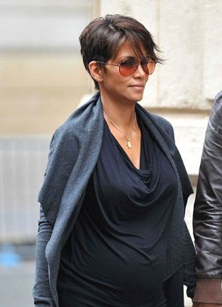 Halle Berry without makeup 9