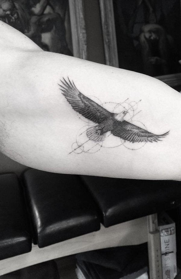 zboară-vultur-tatuaj-pentru-barbati-86