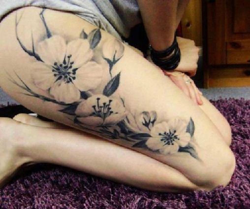 alb-cires-tatuaj-floare