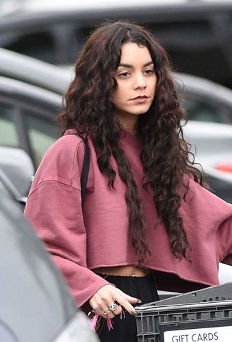 14 Cute Pictures of Vanessa Hudgens Without Makeup | Styles At Life