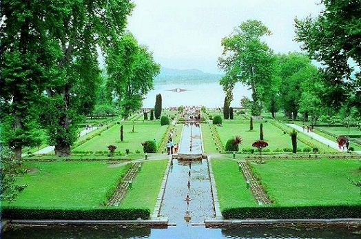 Srinagar Tourist Places to Visit-Nishat Garden