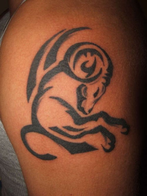 15-aries-zodiako ženklas-tatuiruočių dizainas-for-guys-and-girls