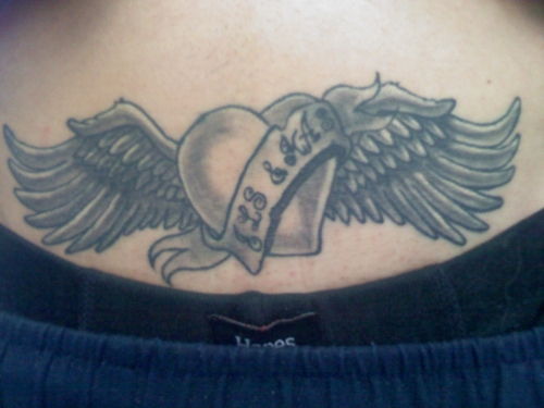 inimă on wings tattoo