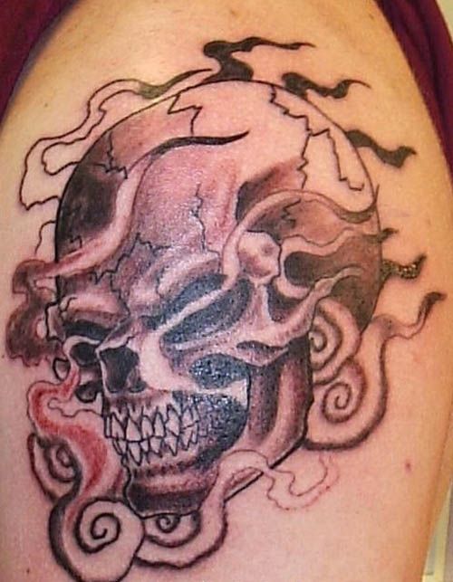 15 Awesome és Easy Skull Tattoo dizájn képekkel