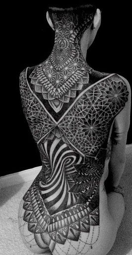 fekete-színes back-teljes test-tattoo12
