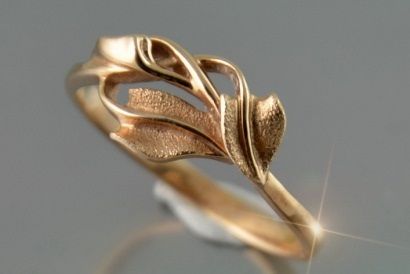 Leaf Design Engagement Ring