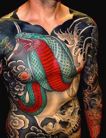 a-kígyó-és-koponya-tetoválás-12