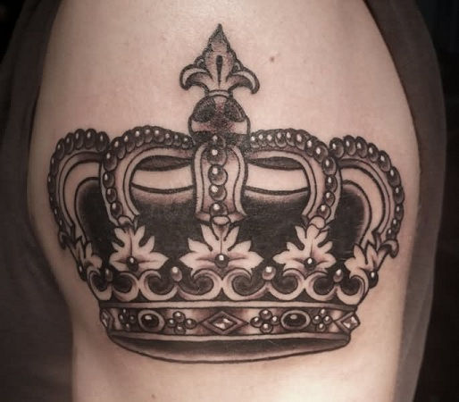 császári-korona-tetoválás