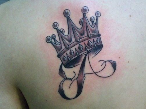 crown-tattoo-with-an-alphabet