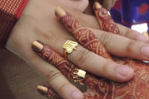 cupluri Gold Crown Engagement Rings