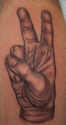 peace-with-fingers-tattoo-10