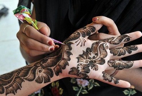 leafy-thickly-shaded-mehndi-design-9