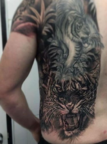 roaring-tiger-tatoo-on-back-shoulders14