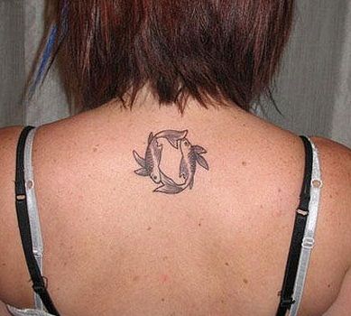 lányok-Halak-tattoo-on-back14