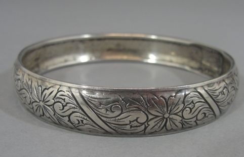 argint-Bangle-design-gravat-sterline-argint-Bangle