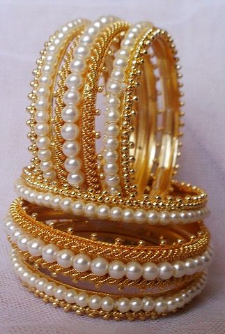 Aur-Perle Studded Bangle Design