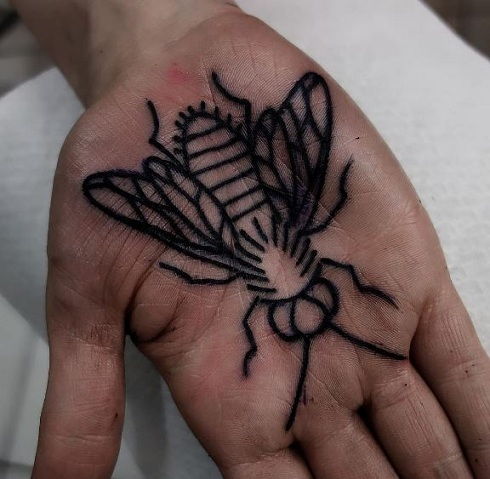 Insectă Tattoo On Palm