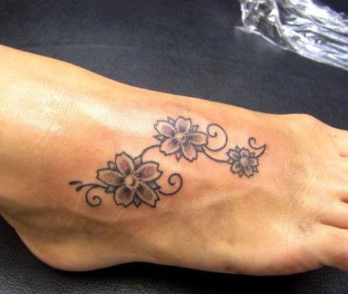 srčkan leg tattoo design for women