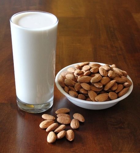 előnyök of almond milk