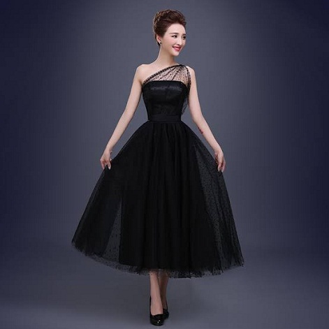 15 Zadnje in privlačne črne frocks za ženske v modi | Styles At Life