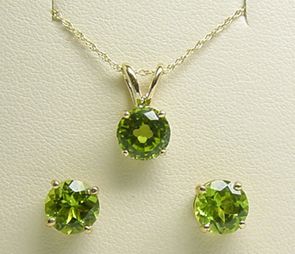 olivină gemstone pendant set