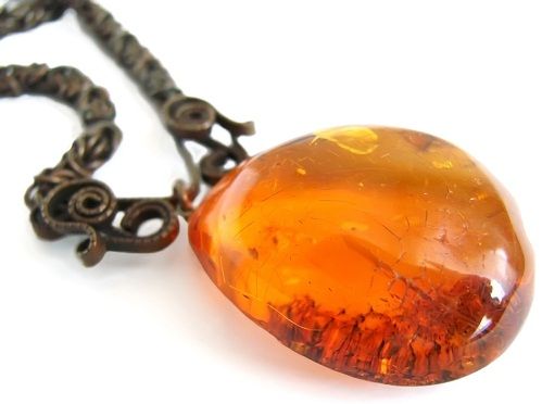 Întuneric amber necklace pendant