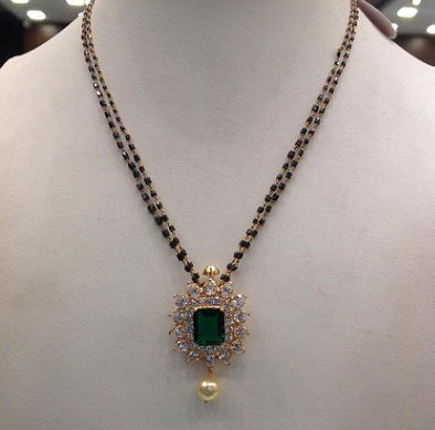 emerald-studded-mangalsutra-pendant