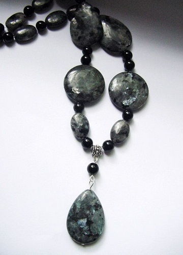 Negru Moonstone Necklace