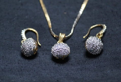 american-diamond-pendant-set