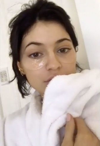 Kylie Jenner without makeup2