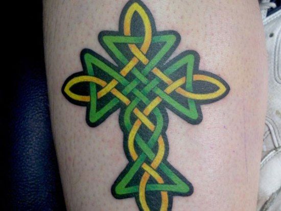 cruce Celtic tattoo