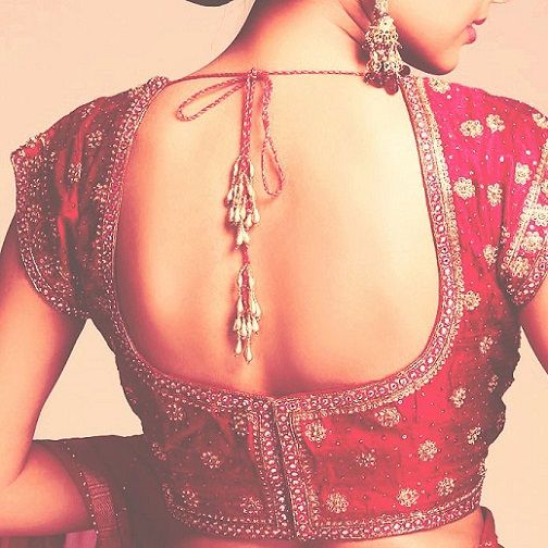 Bluză back neck designs for pattu sarees9