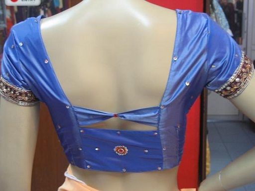Bluză back neck designs for pattu sarees11