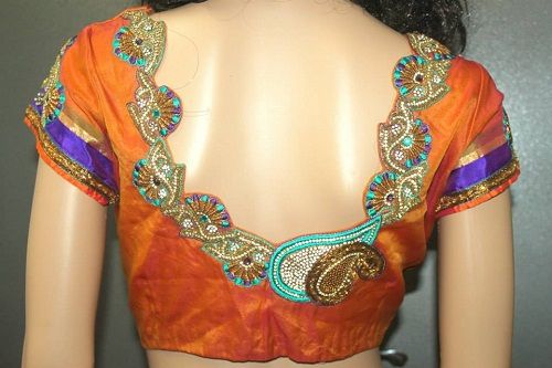 Bluză back neck designs for pattu sarees3