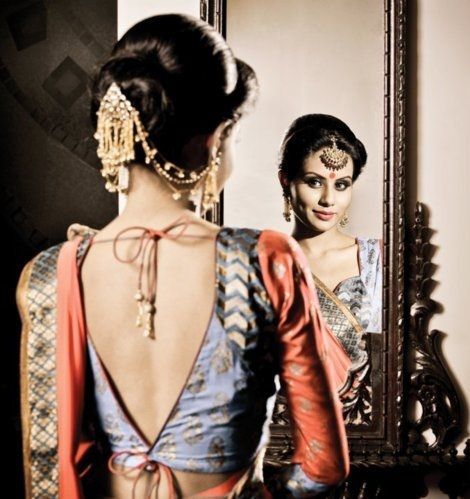 Bluză back neck designs for pattu sarees5