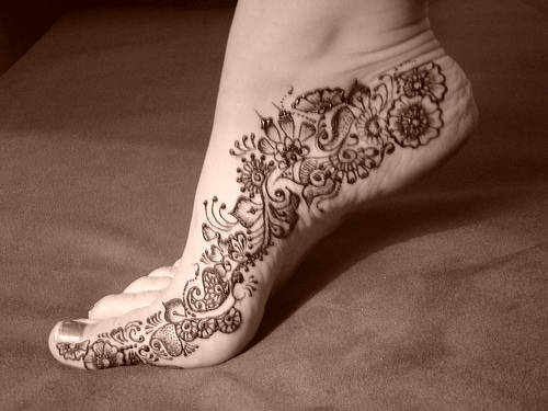 15 Trendy Foot Mehndi Designs with Pictures | Style At Life